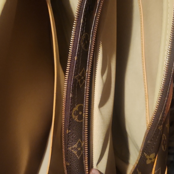 Louis Vuitton Brown Monogram Travel Bag - Picture 7 of 8